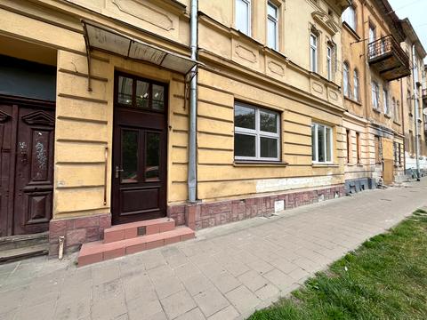 комерційна за адресою Митрополита Андрея вул., 18
