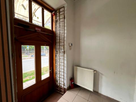 комерційна за адресою Митрополита Андрея вул., 18