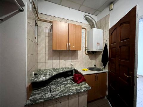 комерційна за адресою Митрополита Андрея вул., 18