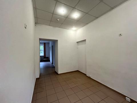 комерційна за адресою Митрополита Андрея вул., 18