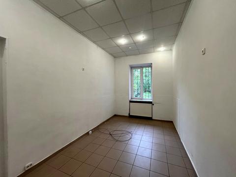 комерційна за адресою Митрополита Андрея вул., 18