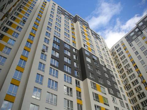 комерційна за адресою Університетська вул., 1д