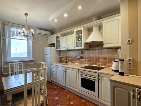 квартира за адресою Дніпровська набережна вул., 3