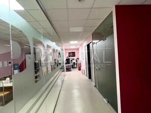 комерційна за адресою Нововокзальна вул., 2