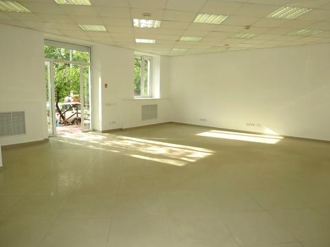комерційна за адресою Анни Ахматової вул., 5