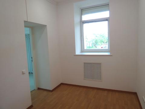 комерційна за адресою Анни Ахматової вул., 5