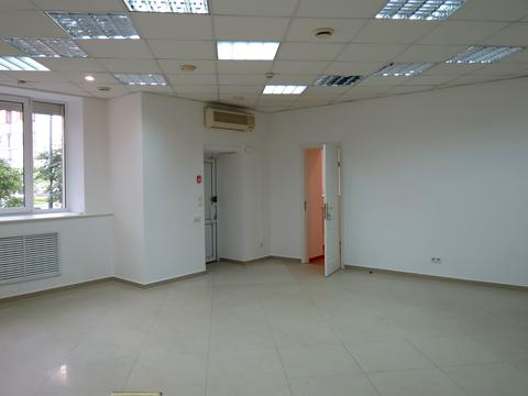 комерційна за адресою Анни Ахматової вул., 5