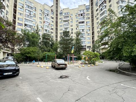 комерційна за адресою Миколи Бажана просп., 30