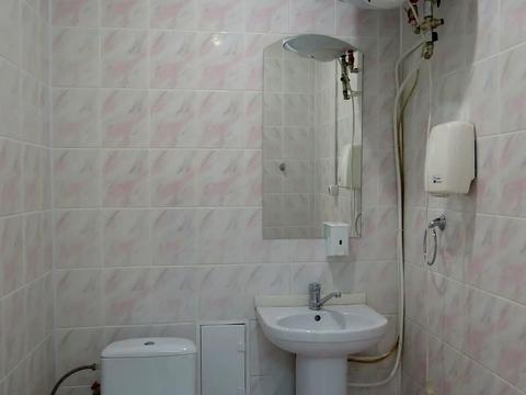 комерційна за адресою Анни Ахматової вул., 5