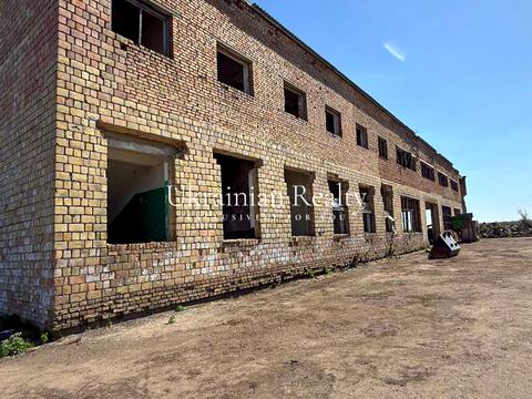 комерційна за адресою Молодіжна, 1