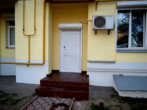 комерційна за адресою Анни Ахматової вул., 5