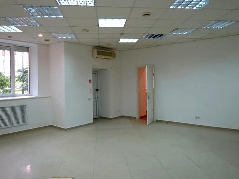 комерційна за адресою Анни Ахматової вул., 5
