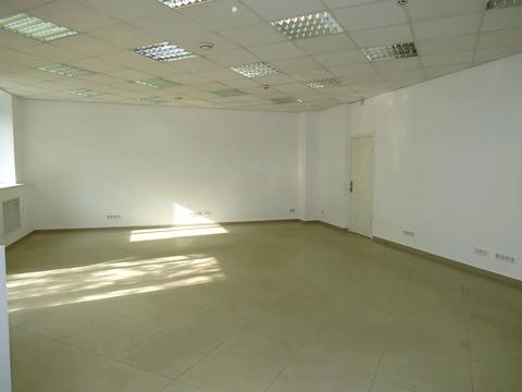 комерційна за адресою Анни Ахматової вул., 5