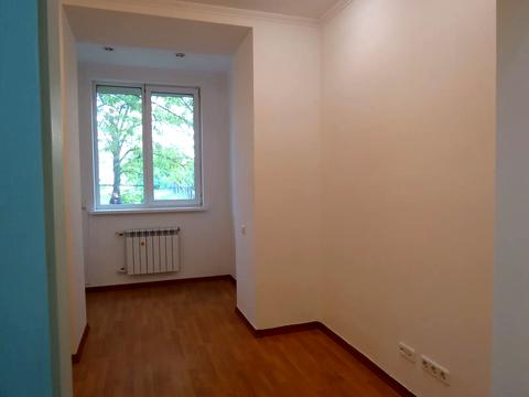 комерційна за адресою Анни Ахматової вул., 5