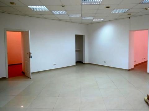 комерційна за адресою Анни Ахматової вул., 5