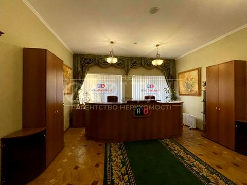 комерційна за адресою Загорівська вул. (Багговутівська), 17-21