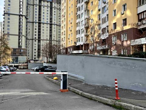 паркоместо по адресу Андрея Верхогляда ул. (Михайла Драгомирова), 4