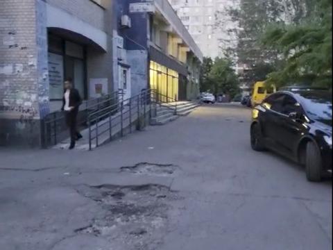 коммерческая по адресу Ревуцкого ул., 16
