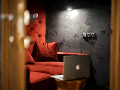 коммерческая по адресу Кловский спуск, 7a