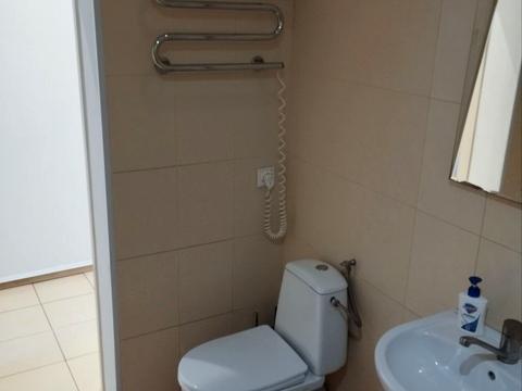 комерційна за адресою Інститутська вул., 24/7