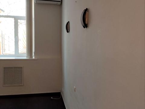 комерційна за адресою Інститутська вул., 24/7