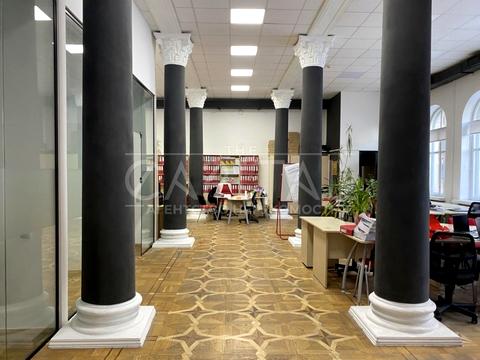 комерційна за адресою Володимирська, 10