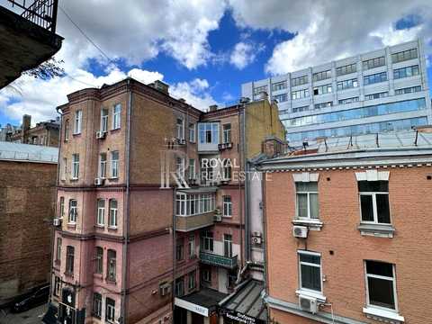коммерческая по адресу Шота Руставели ул., 15-Б