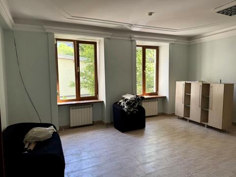 комерційна за адресою Дмитра Вітовського вул. (), 31