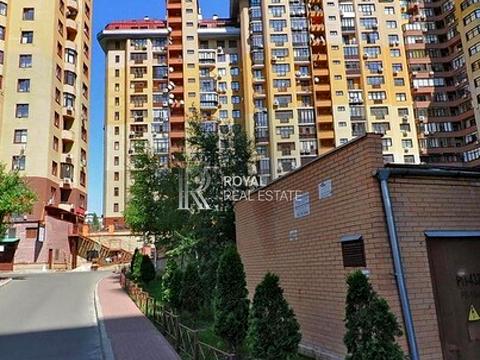 паркомісце за адресою Київ, Євгена Коновальця вул. (Щорса), 32-Б