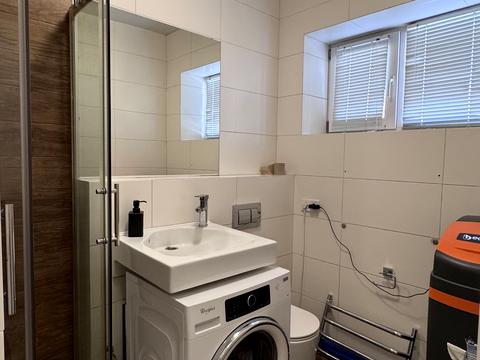 будинок за адресою с. Святопетрівське, Амосова вул., 24а