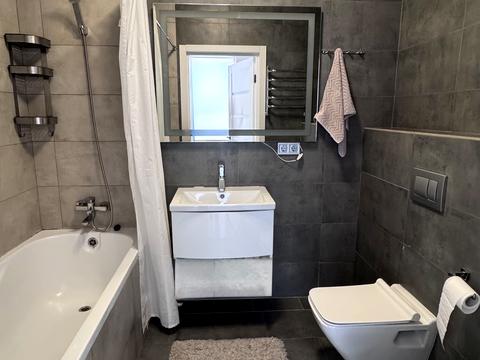 будинок за адресою с. Святопетрівське, Амосова вул., 24а