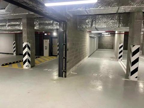 паркомісце за адресою Київ, Ґарета Джонса вул. (Сім'ї Хохлових), 12