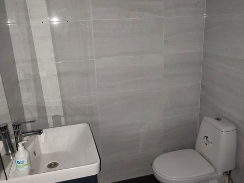 комерційна за адресою Залізнична вул., 9А