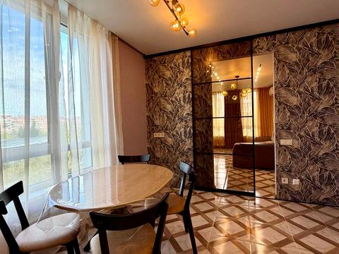 квартира за адресою Космічна вул., 5