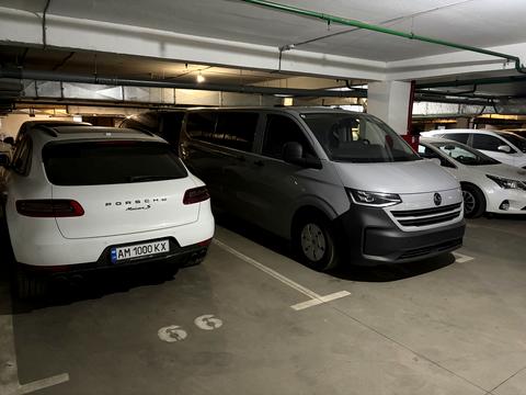 паркомісце за адресою Вадима Гетьмана вул., 1