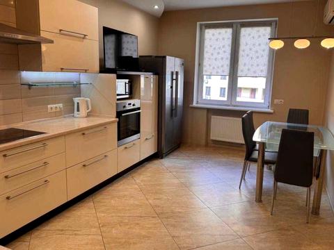 квартира за адресою Київ, Дмитрівська вул., 75