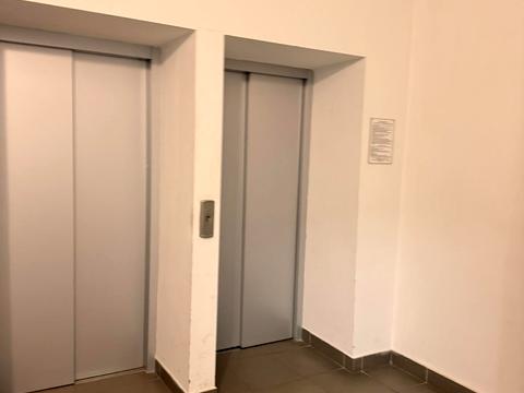 комерційна за адресою Академіка Андрія Сахарова вул., 38
