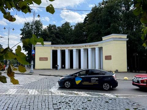 комерційна за адресою Головна вул., 96