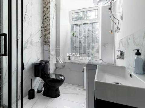 комерційна за адресою Круглоуніверситетська вул., 22