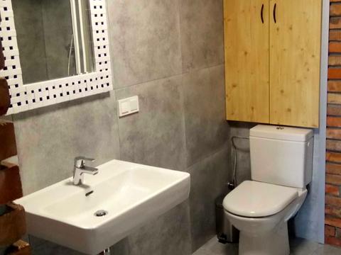 комерційна за адресою Зарічна вул., 1-Б
