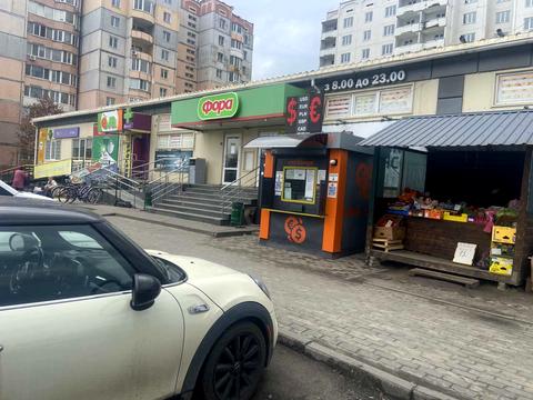комерційна за адресою Володимира Момота вул., 42/5