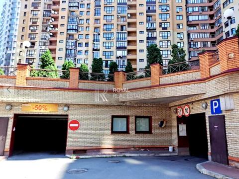 коммерческая по адресу Коновальця Євгена, 32-Б