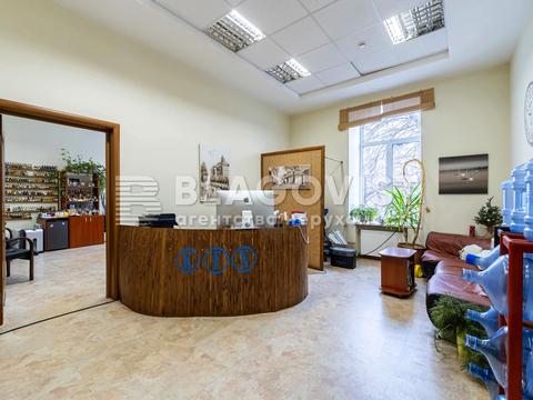 комерційна за адресою Гоголівська вул., 39
