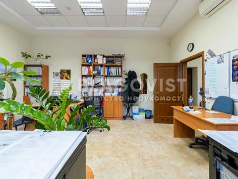 комерційна за адресою Гоголівська вул., 39