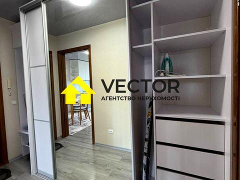 квартира за адресою Героїв України вул., 4