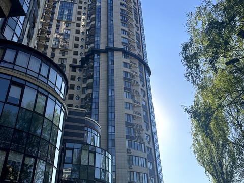 паркомісце за адресою Київ, Василя Тютюнника вул. (Анрі Барбюса), 37/1