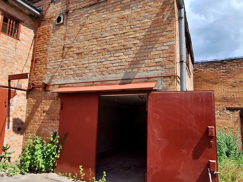 паркомісце за адресою Полюсна вул., 16