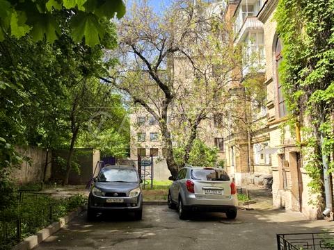 комерційна за адресою Круглоуніверситетська вул., 22