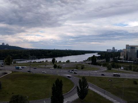 квартира за адресою Дніпровська набережна вул., 1