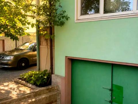 будинок за адресою Вишнева, 208